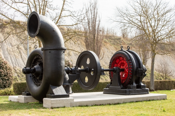 Grupo turbina-alternador de la Minicentral Hidroeléctrica de Artozqui